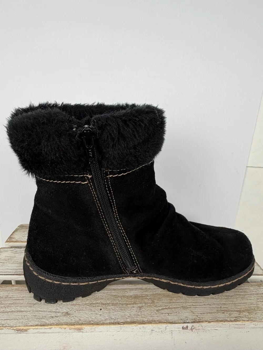 Baretraps Breesen black suede ankle boots cozy faux fur side buckle size 9.5M